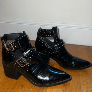 Steve Madden Andy Black Crocodile Studded Cutout Pointed-Toe Ankle Booties